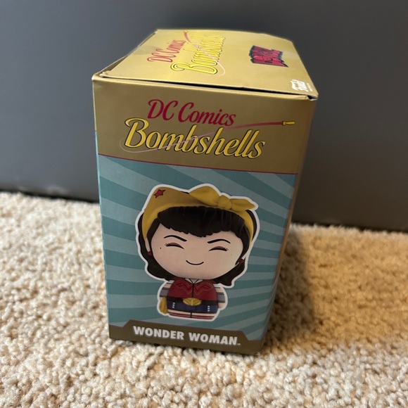Funko Dorbz DC Comics Bombshells Wonder Woman Vinyl Collectible #414 - Picture 3 of 3